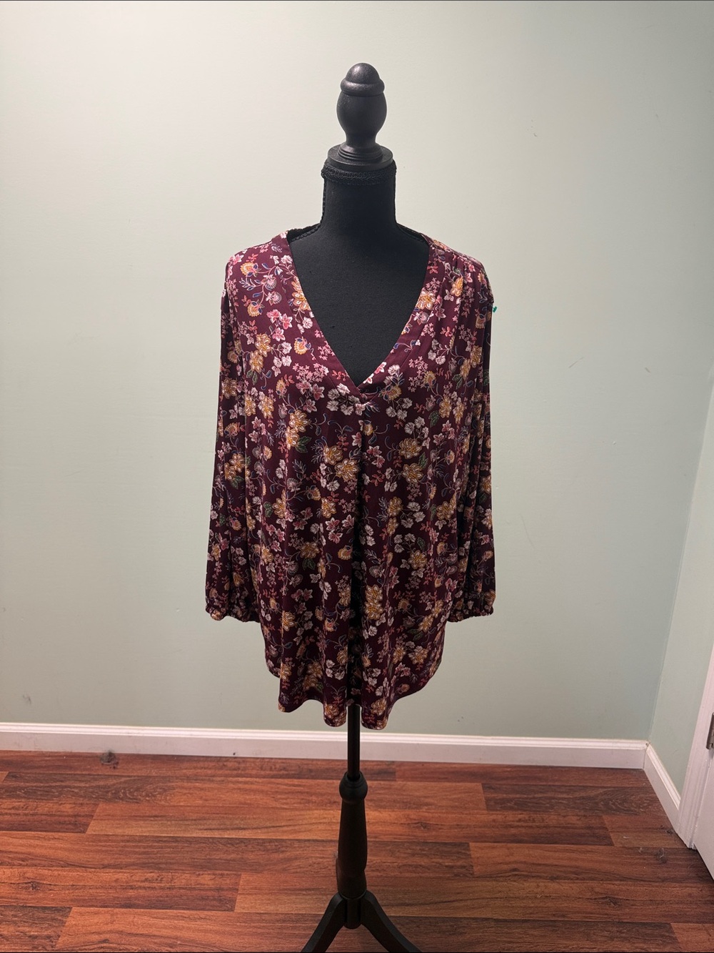 Vince Camuto Burgundy Floral V-Neck Tunic